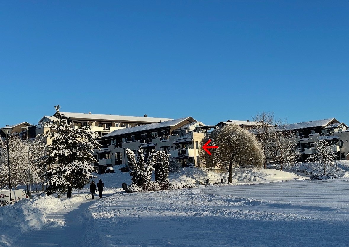 Velkommen til denne lekre leiligheten på 193 kvm med to garasjeplasser og elbil lader. Kort vei til byens fasiliteter. Galleribilde