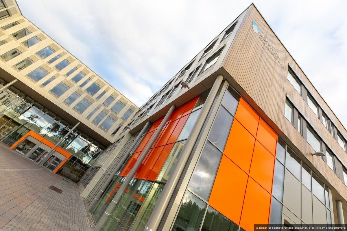 Fra leiligheten er det gangavstand til barneskole, ungdomsskole og videregåendeskole. Galleribilde