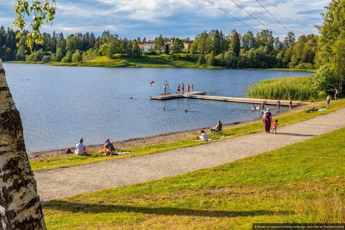 Nordbytjernet som er et av Jessheim`s store attraksjoner. Benyttes sommer som vinter. Galleribilde