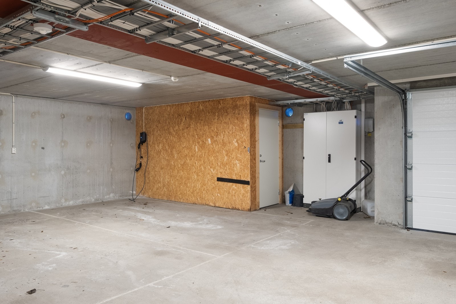 Flytende parkering i felles garasjeanlegg. Galleribilde