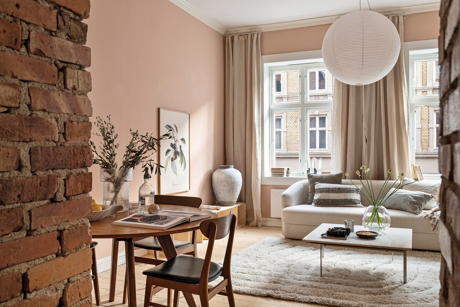 Her har du den spennende kontrasten mellom det vakre, klassiske og det røffe og rustikke. Galleribilde