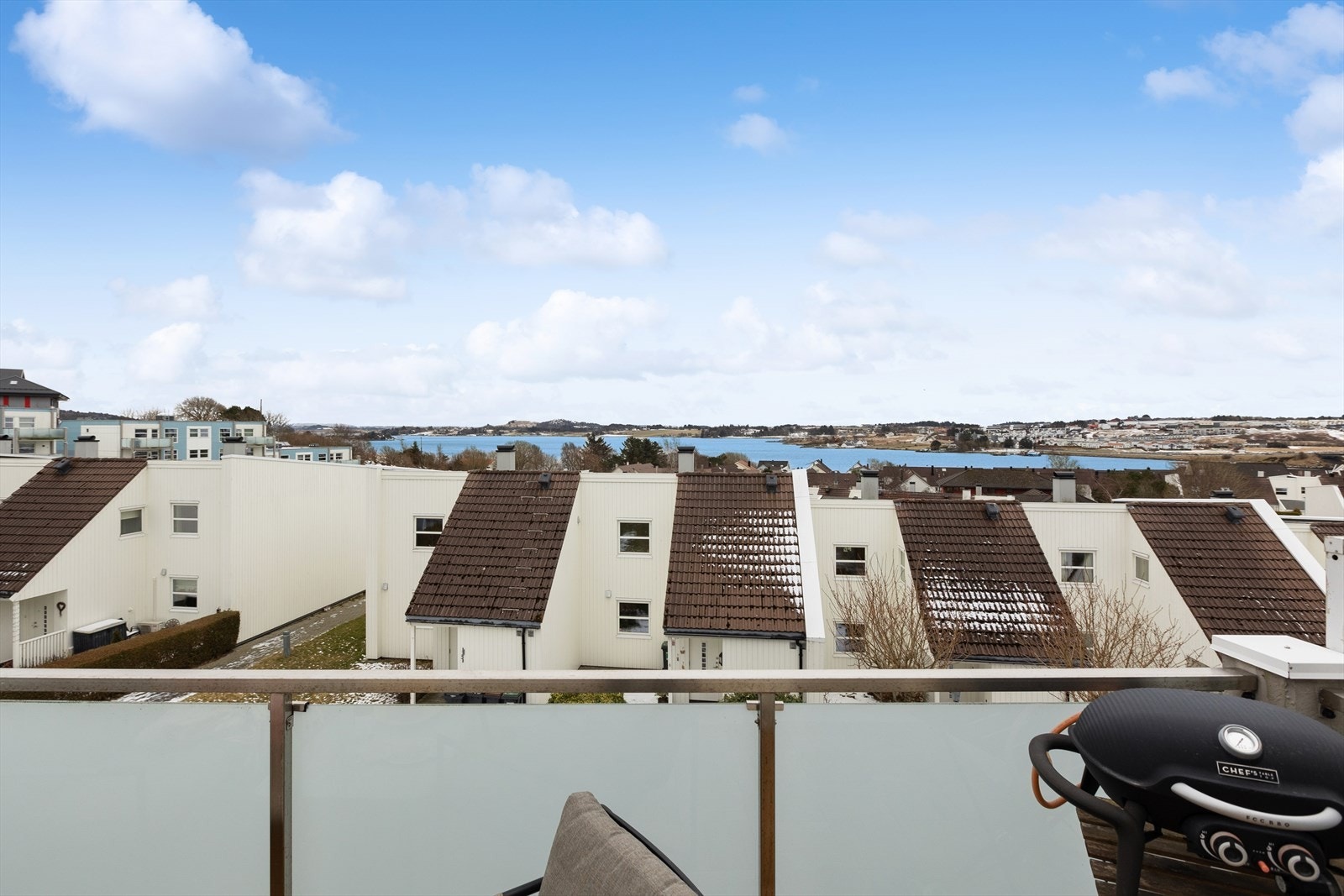 Her kan du nyte sommerhalvåret med en kaffekopp på balkongen med gode solforhold. Galleribilde