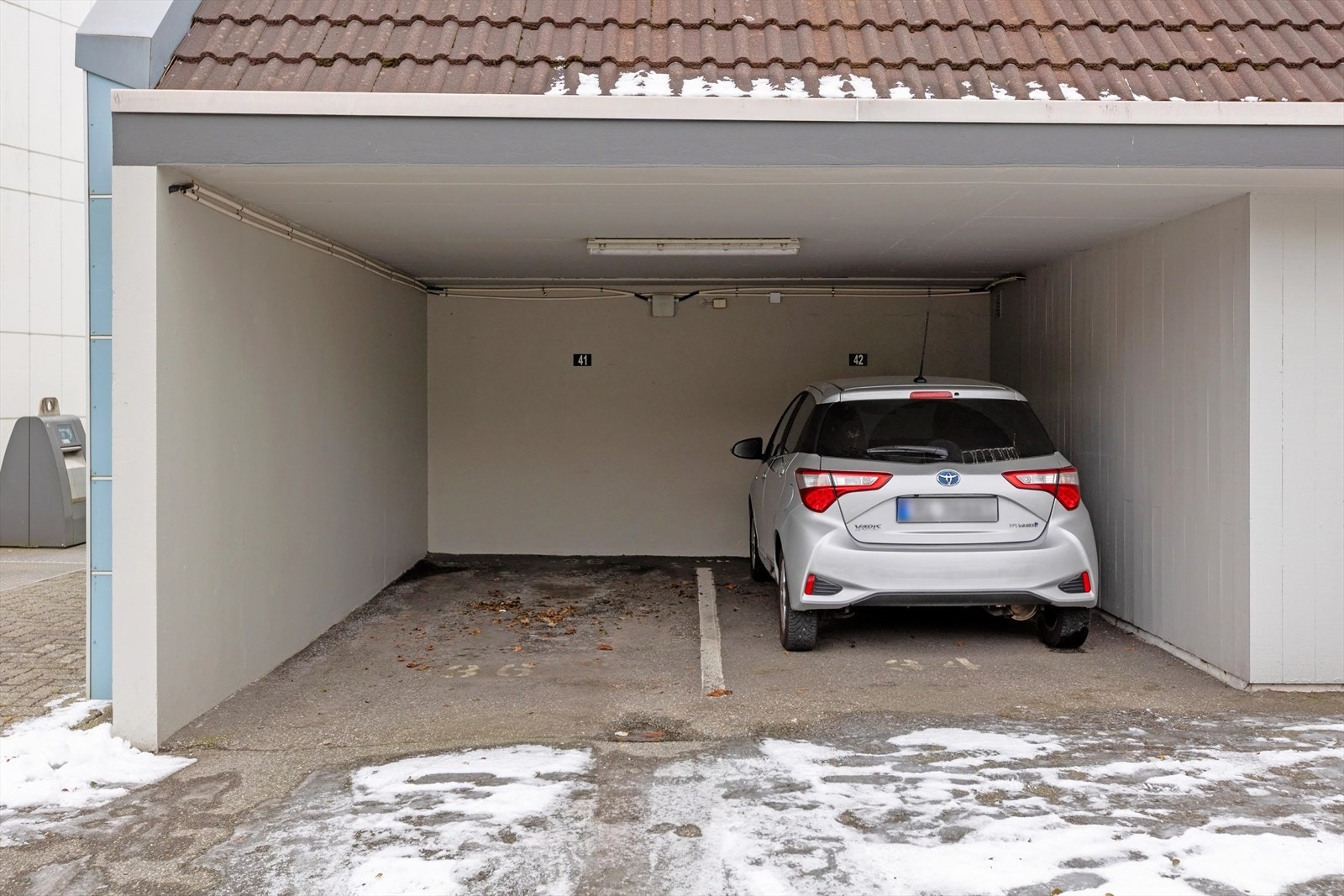 Fast parkeringsplass i carport. Muligheter for å installere el-lader. Galleribilde