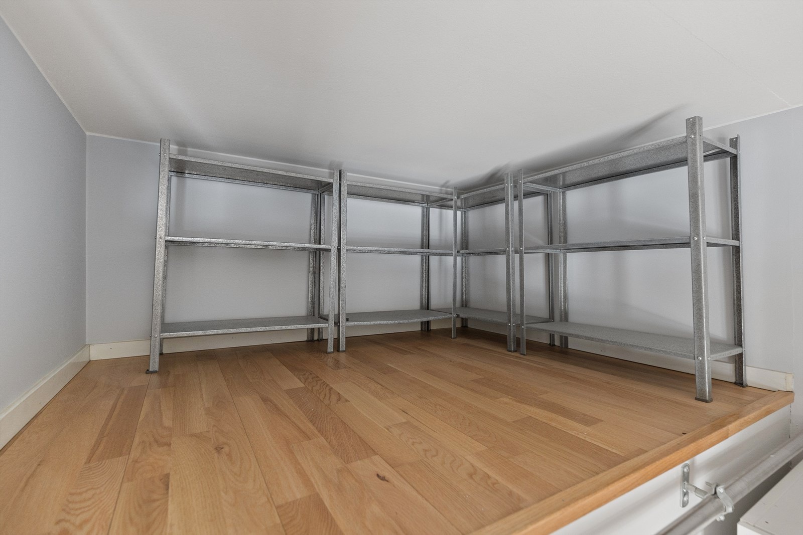 Her er det masse god lagringsplass, godt skjermet men likevel tilgjengelig. Galleribilde