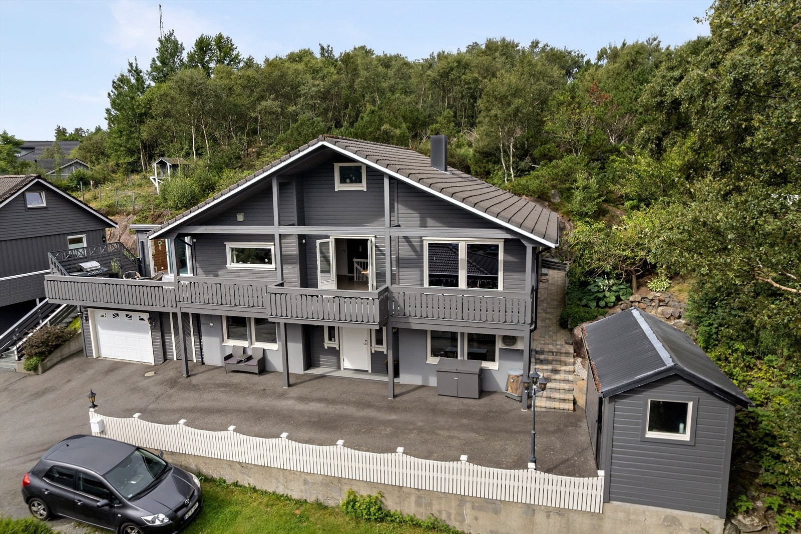 Flott familiebolig med kvaliteter som vil tilfredsstille både små og store i familien Galleribilde