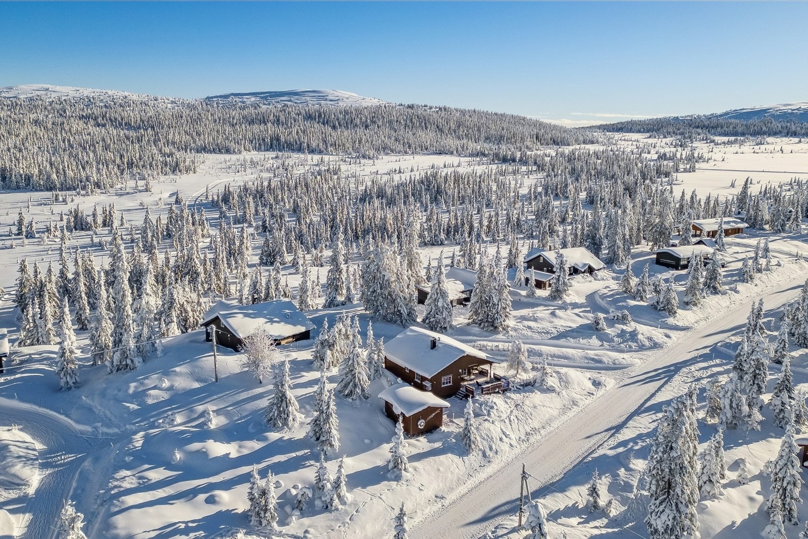 Nærmeste preparerte skiløype ligger kun 80 meter fra hytta. Galleribilde