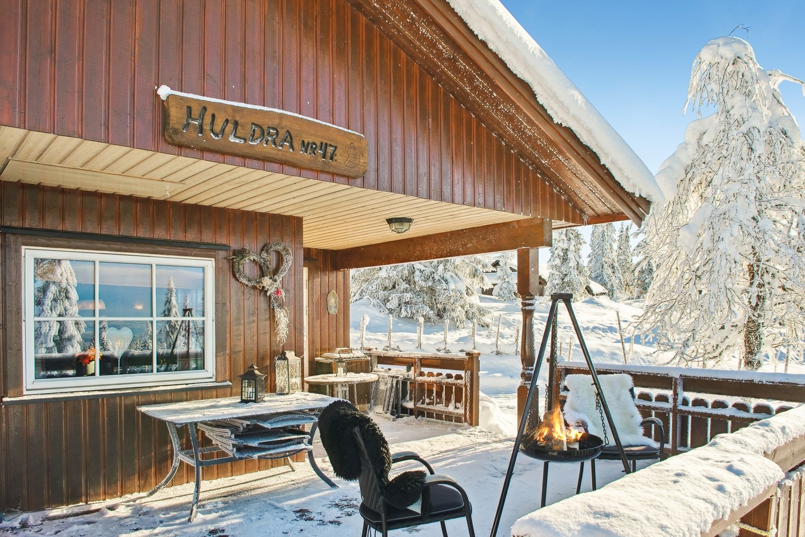 På den store delvis overbygde terrassen på 26 m² kan utelivet nytes hele året. Galleribilde