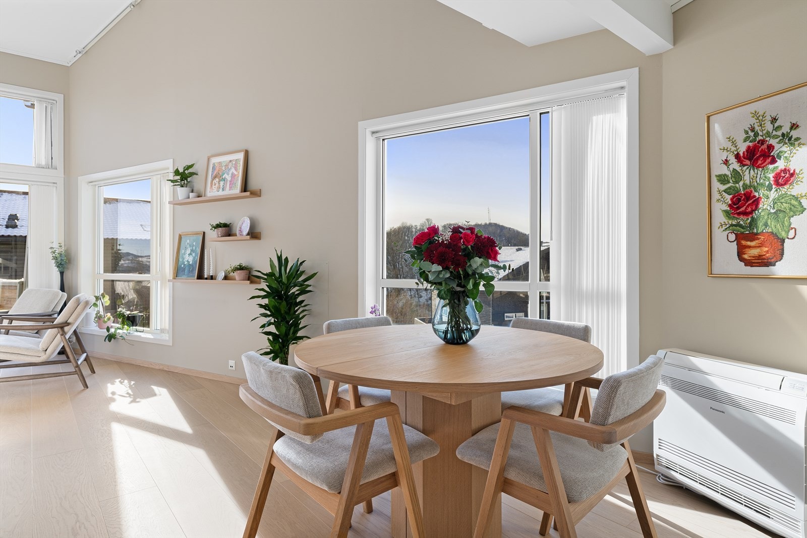 Varmepumpe -mulighet for å sette inn vedovn. Pipe installert Galleribilde