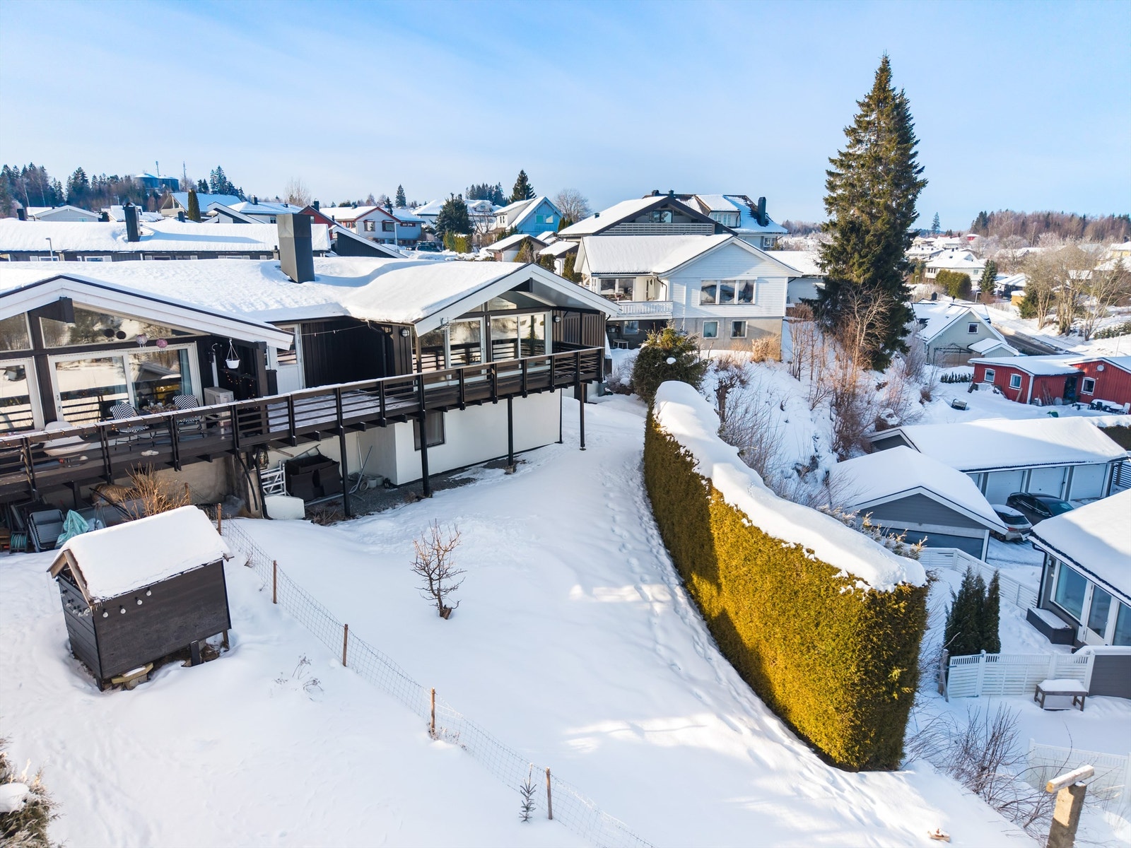 En innholdsrik enebolig med en flott beliggenhet og vidstrakt utsikt. Galleribilde