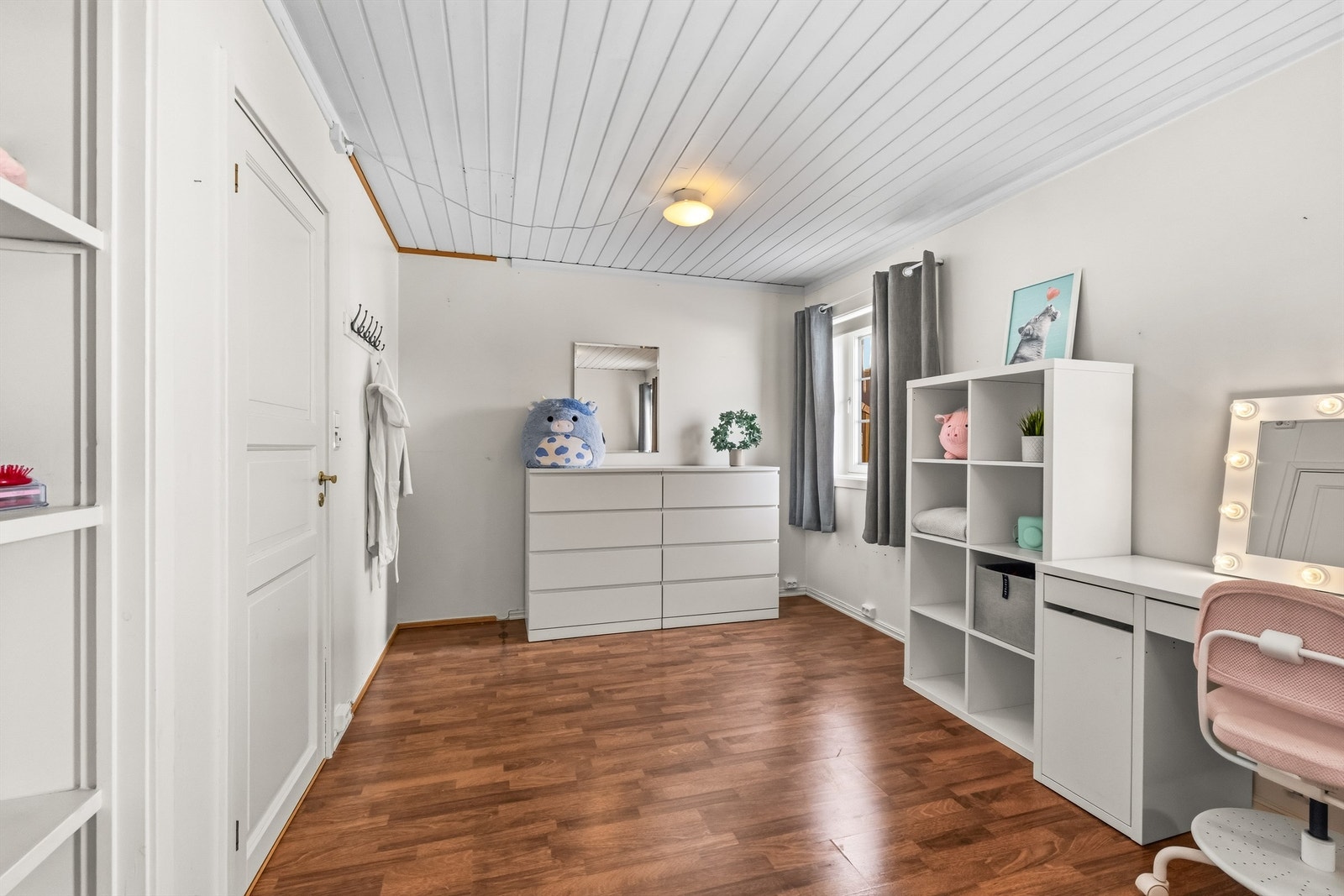 Rommet er lyst og har flere møbleringsmuligheter. Galleribilde