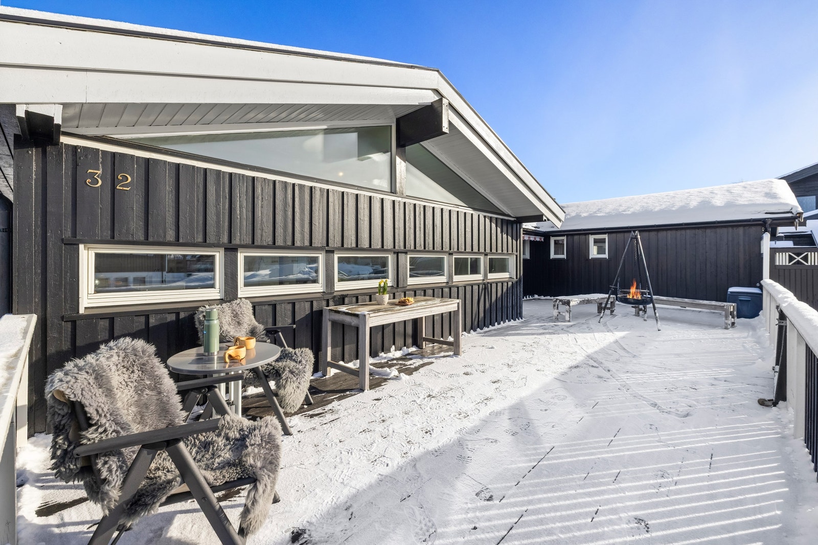 Terrassen har meget gode solforhold store deler av dagen. Galleribilde