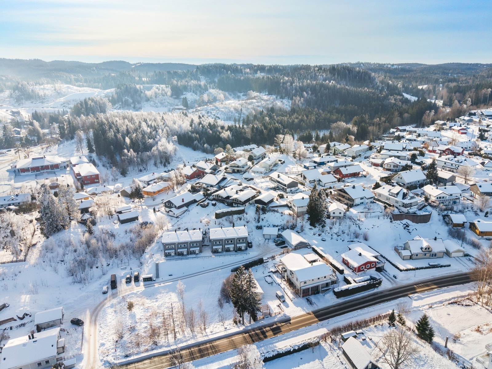 Boligen ligger i et etablert og barnevennlig boligområde. Galleribilde