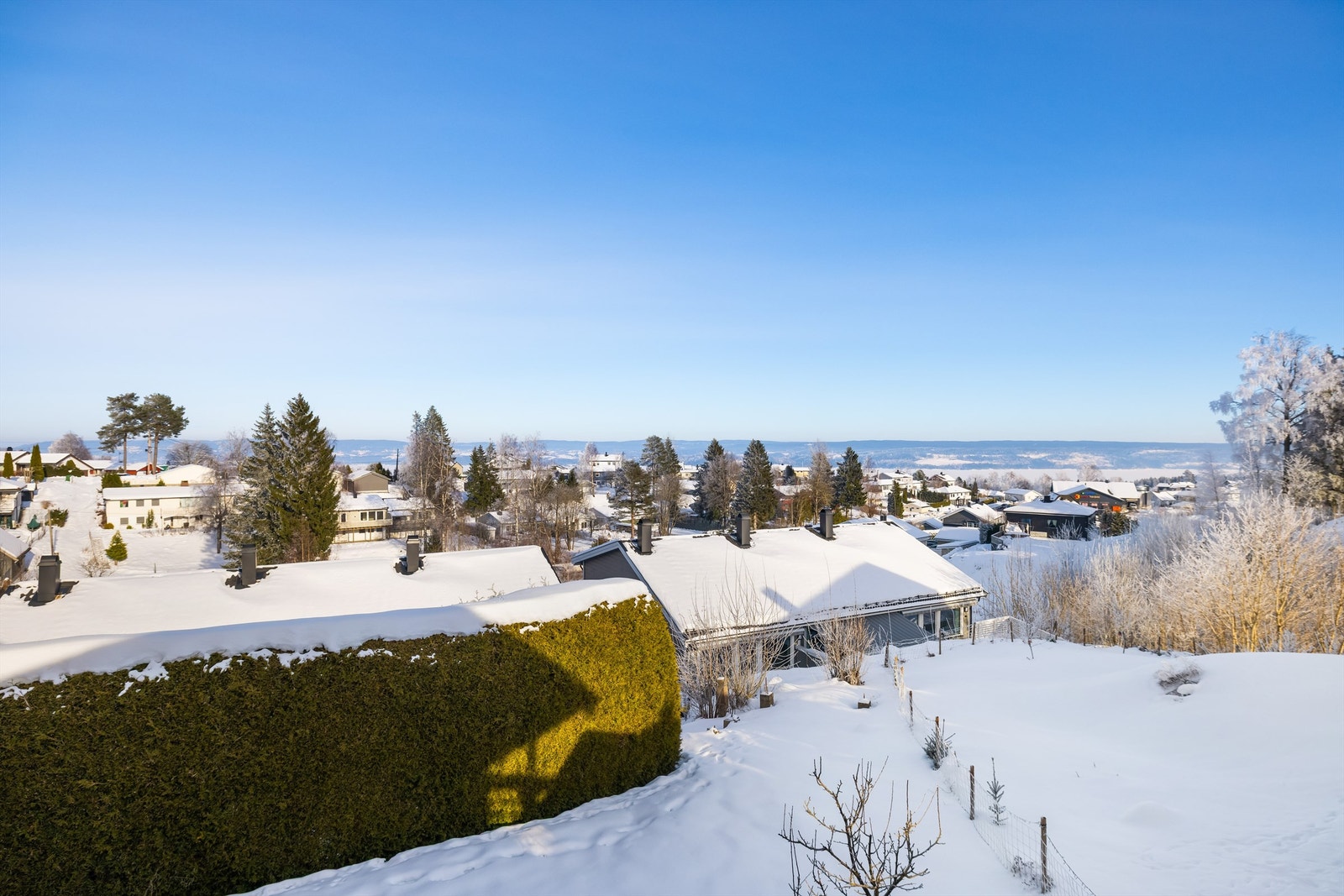 Her bor du med nærhet til både natur og servicetilbud. Galleribilde