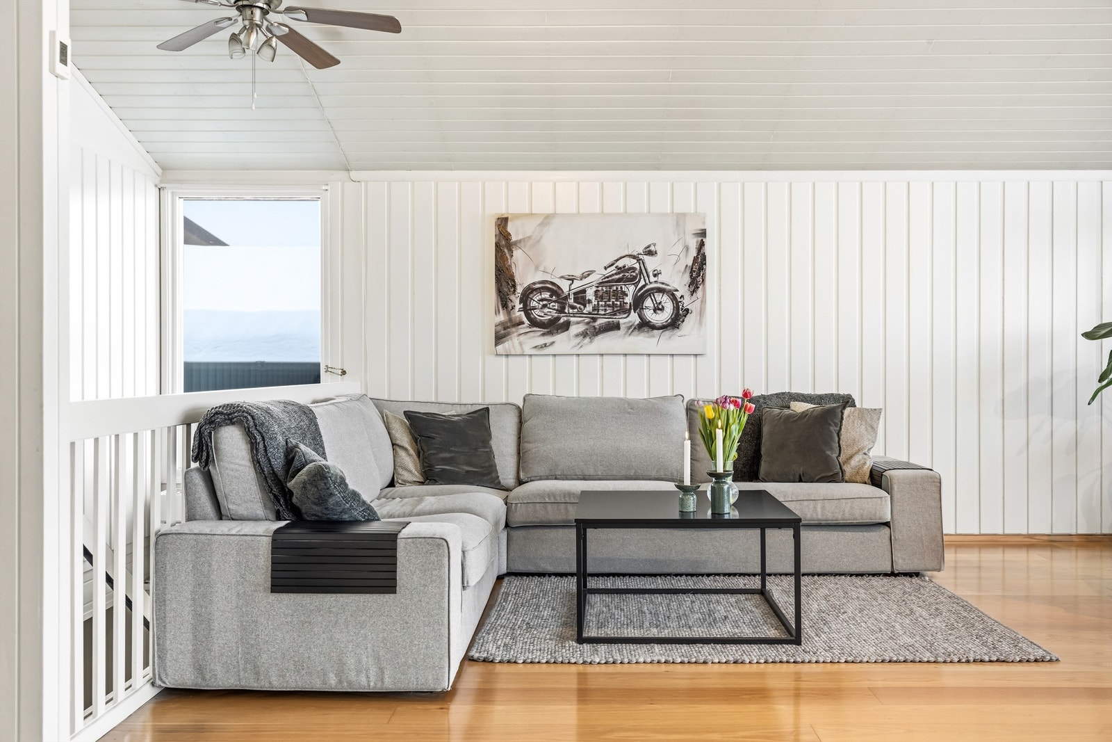 Her er det god plass for en romslig sofagruppe. Galleribilde