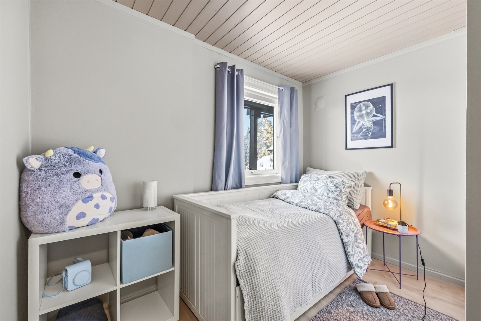 Dette rommet var opprinnelig en del av vaskerom. Rommet er ikke omsøkt/godkjent som soverom iht. bygningstegningene Galleribilde