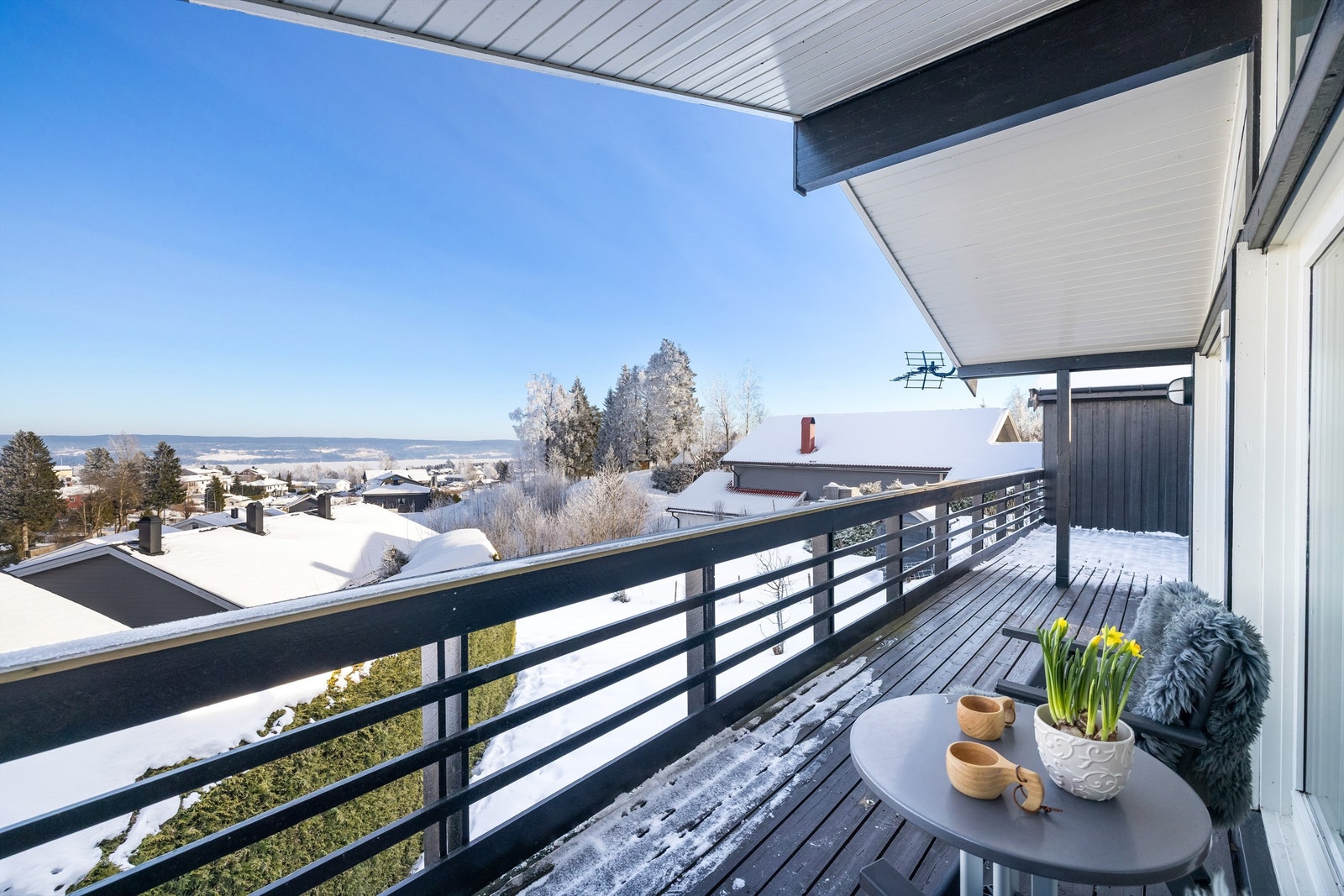 Et perfekt sted å nyte morgenkaffen med flott utsikt. Galleribilde