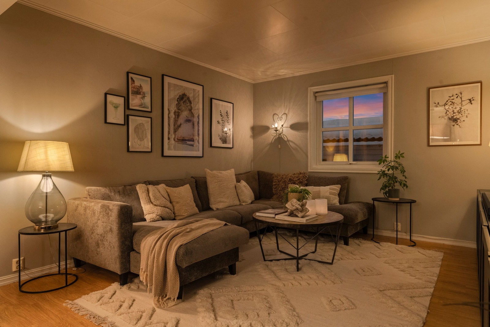 Familievennlig bolig med kort vei til barnehage, skole og butikk. Galleribilde