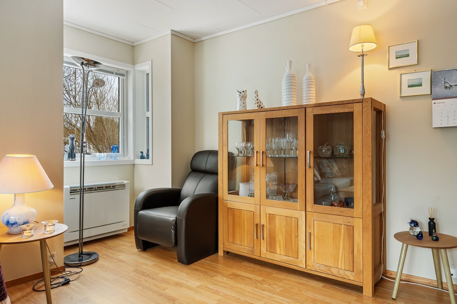 Leiligheten har varmepumpe i stuen. Galleribilde