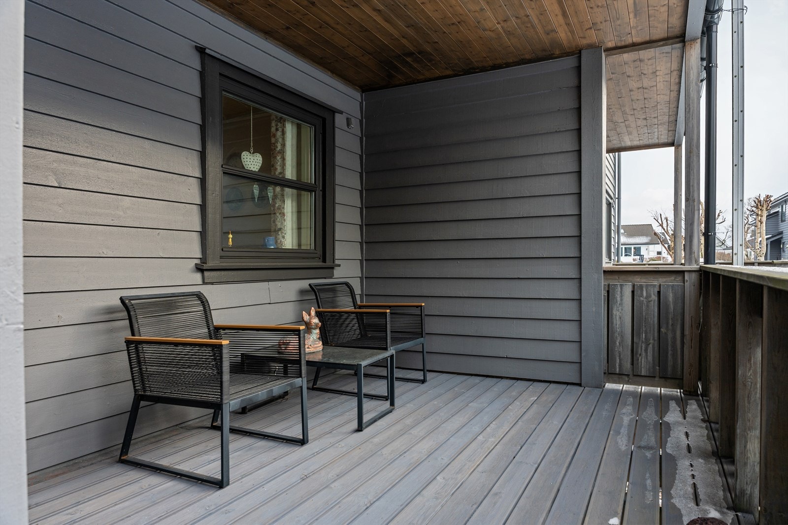 Deler av terrassen er overbygget. Galleribilde