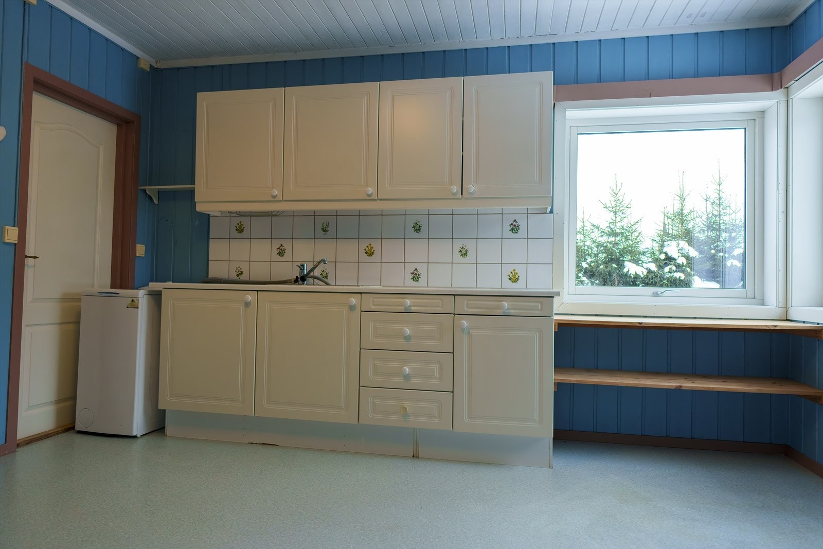 Vaskemaskin på kjøkkenet kan følge med i salget. Galleribilde