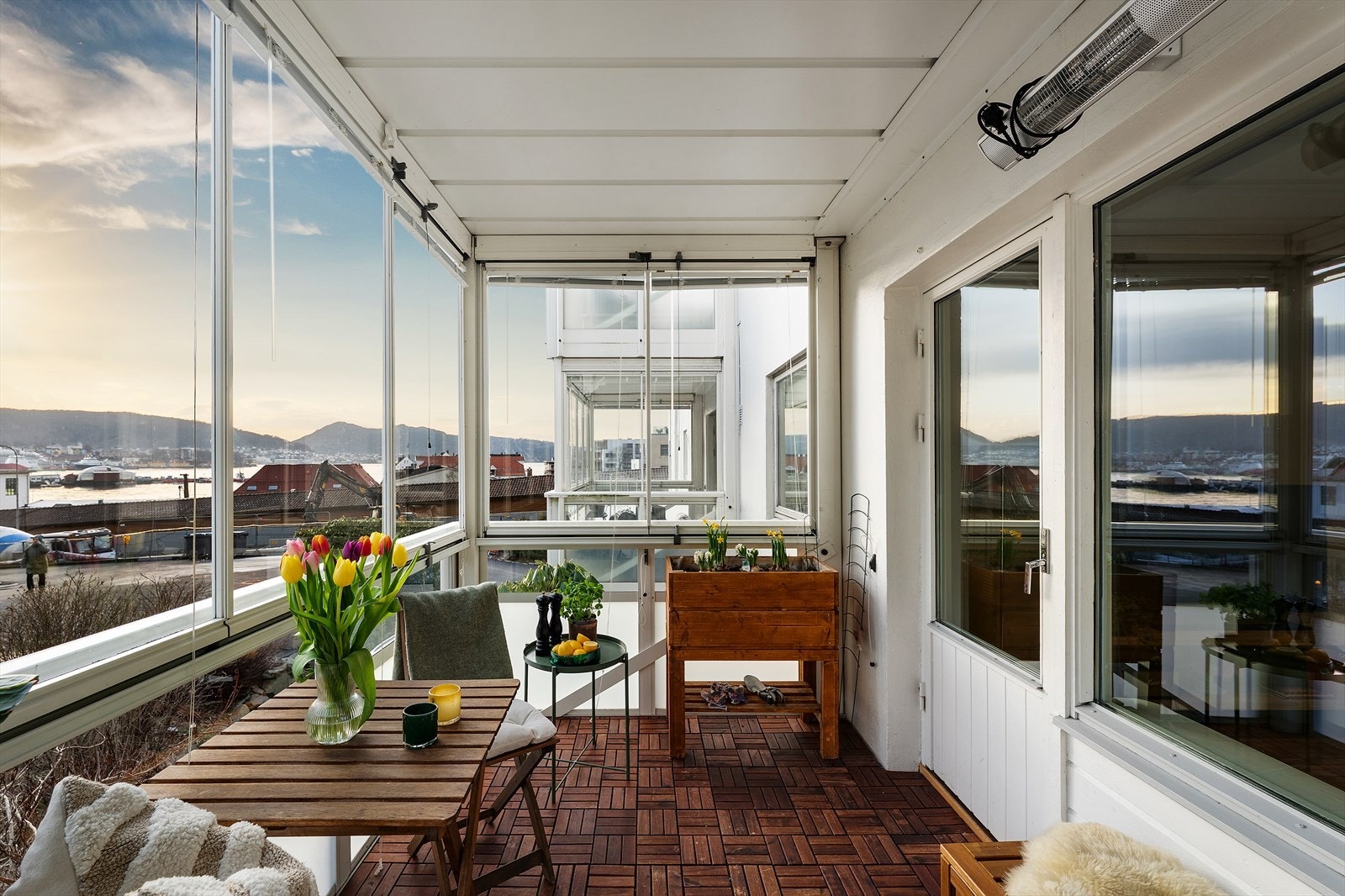 - Selger opplyser om gode solforhold her, hvor solen kan nytes fra tidlig morgen til ca. kl. 17 midtsommers - Galleribilde