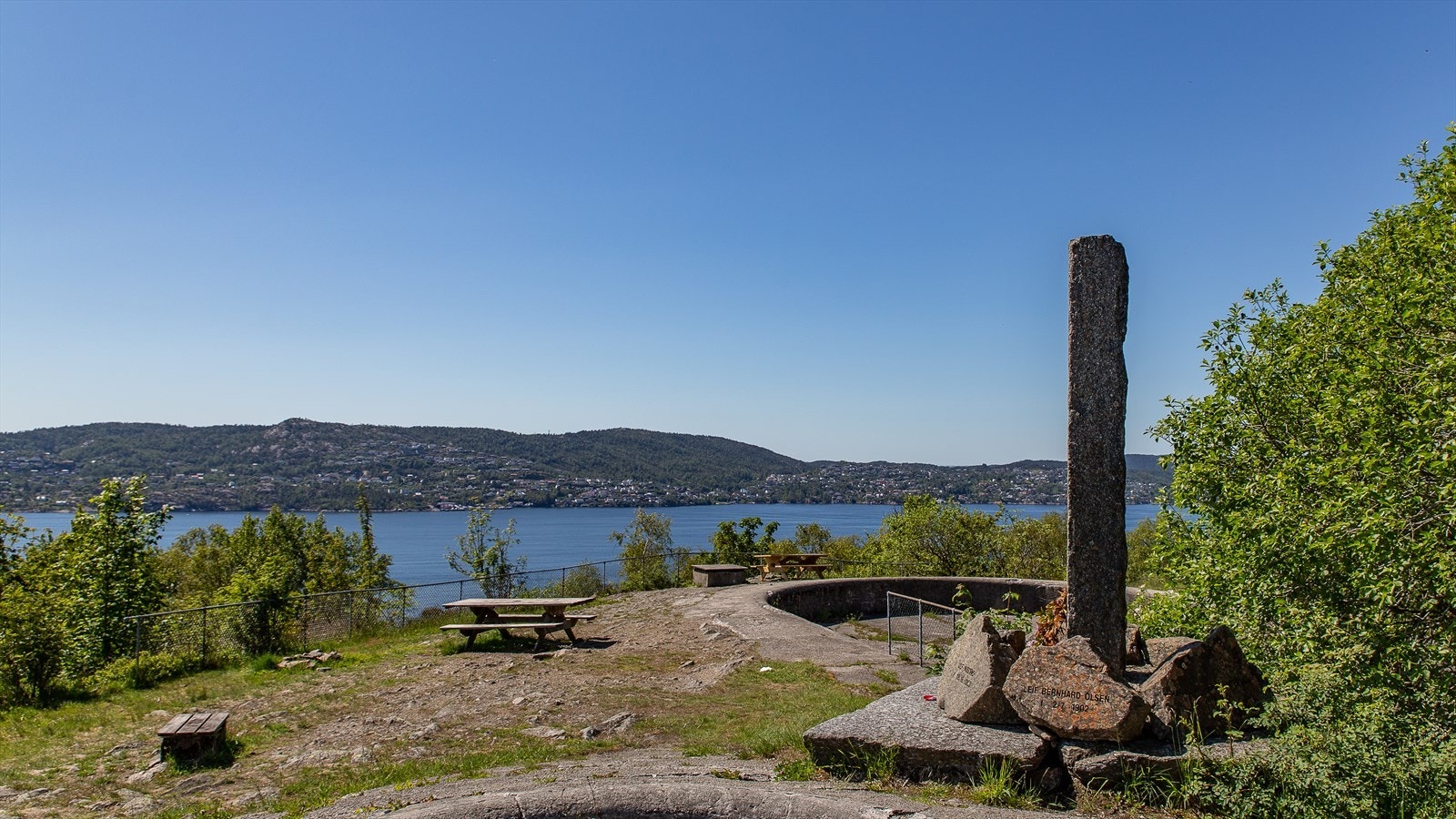 - Videre ned fra Stoltzen ligger Sandviksbatteriet - Galleribilde