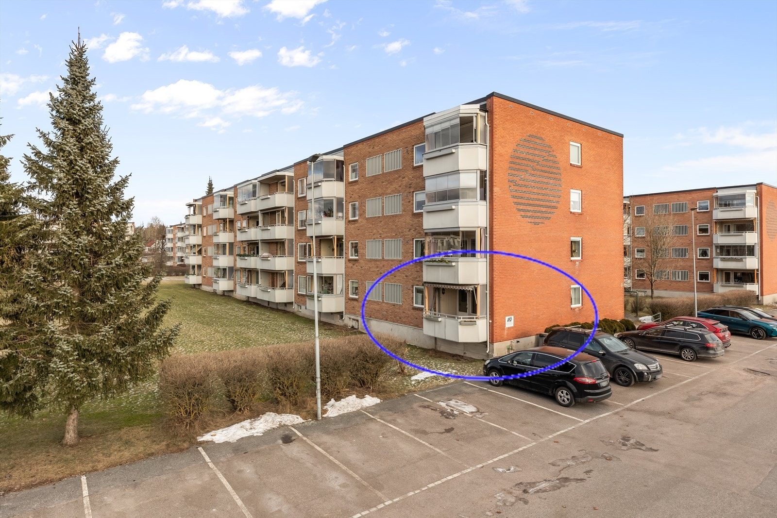 Med bussholdeplassen Lundheim kun tre minutters gange unna, er kollektivtilbudet lett tilgjengelig. Galleribilde