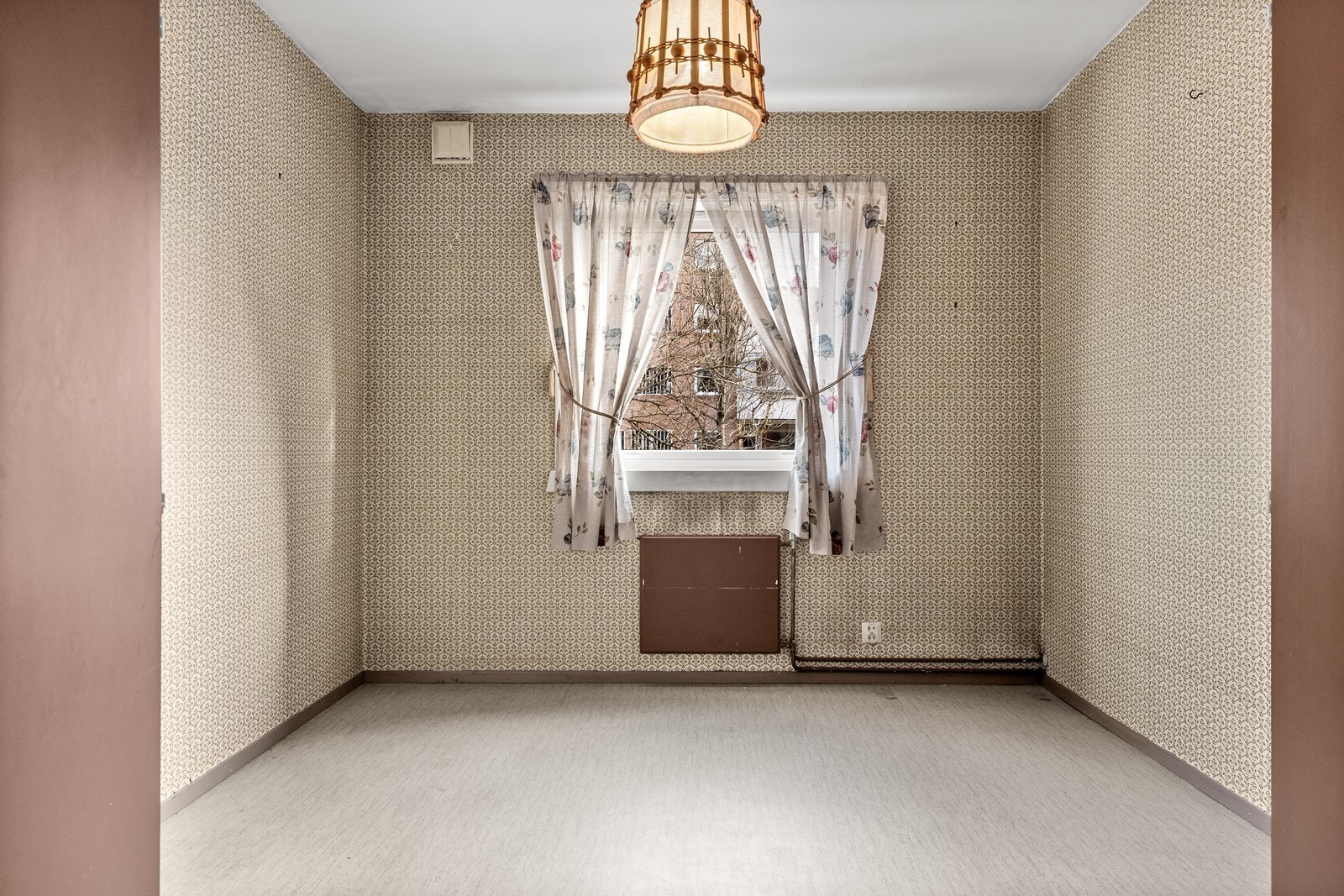 Det andre soverommet har plass til seng og skrivepult. Galleribilde