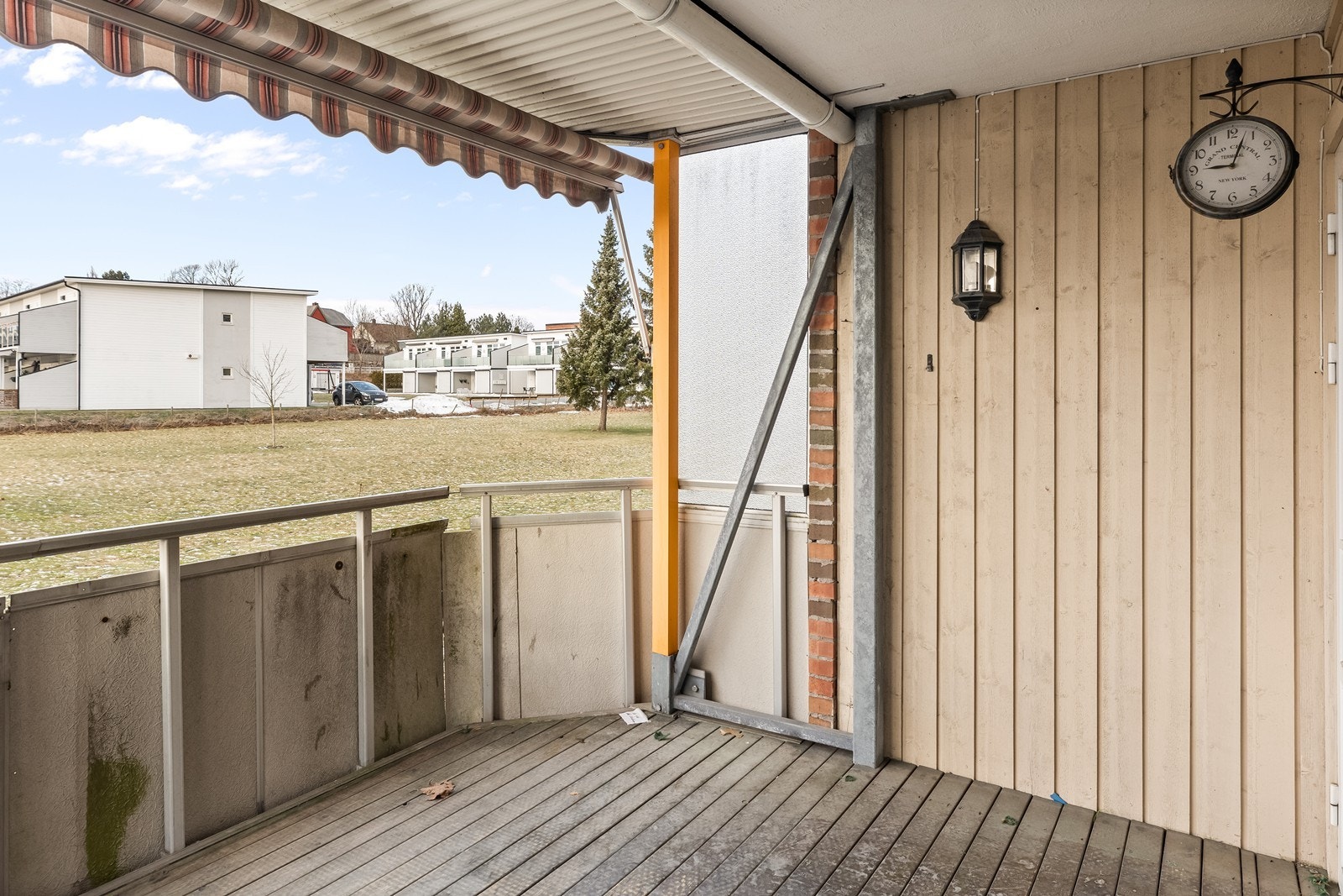 Her er det plass til utemøbler, og borettslaget tillater bruk av elektrisk- eller gassgrill. Galleribilde