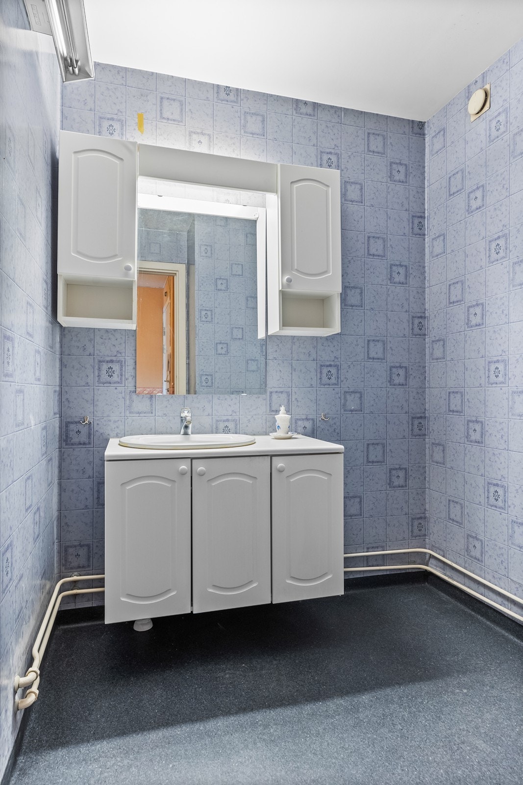 Badet ble pusset opp i regi av borettslaget i 2025, med bytte av sluk og rør. Galleribilde