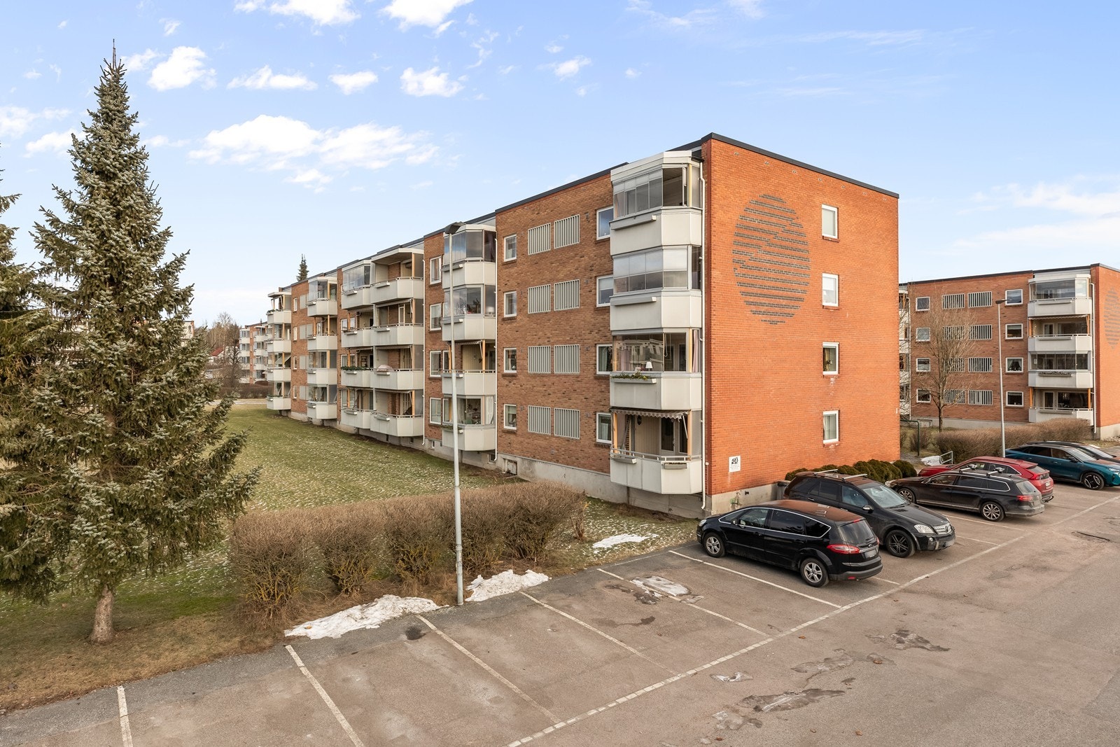 Med bussholdeplassen Lundheim kun tre minutters gange unna, er kollektivtilbudet lett tilgjengelig. Galleribilde