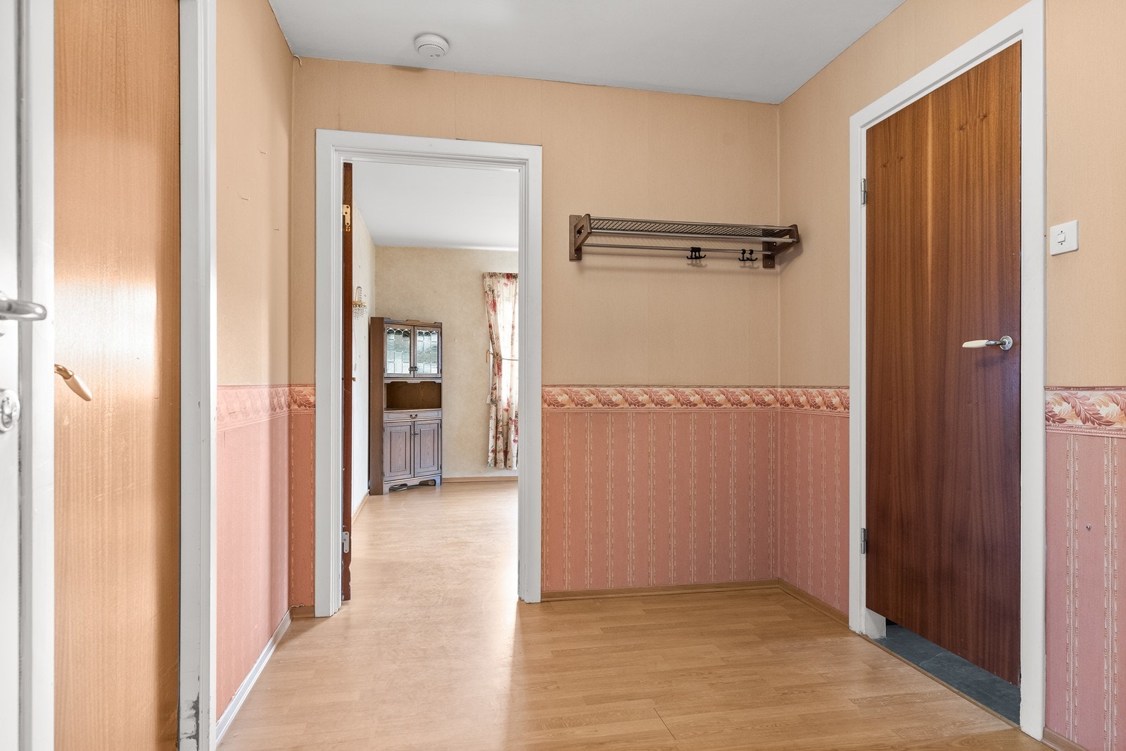 Fra entreen ledes du videre inn til leilighetens stue og øvrige rom. Galleribilde