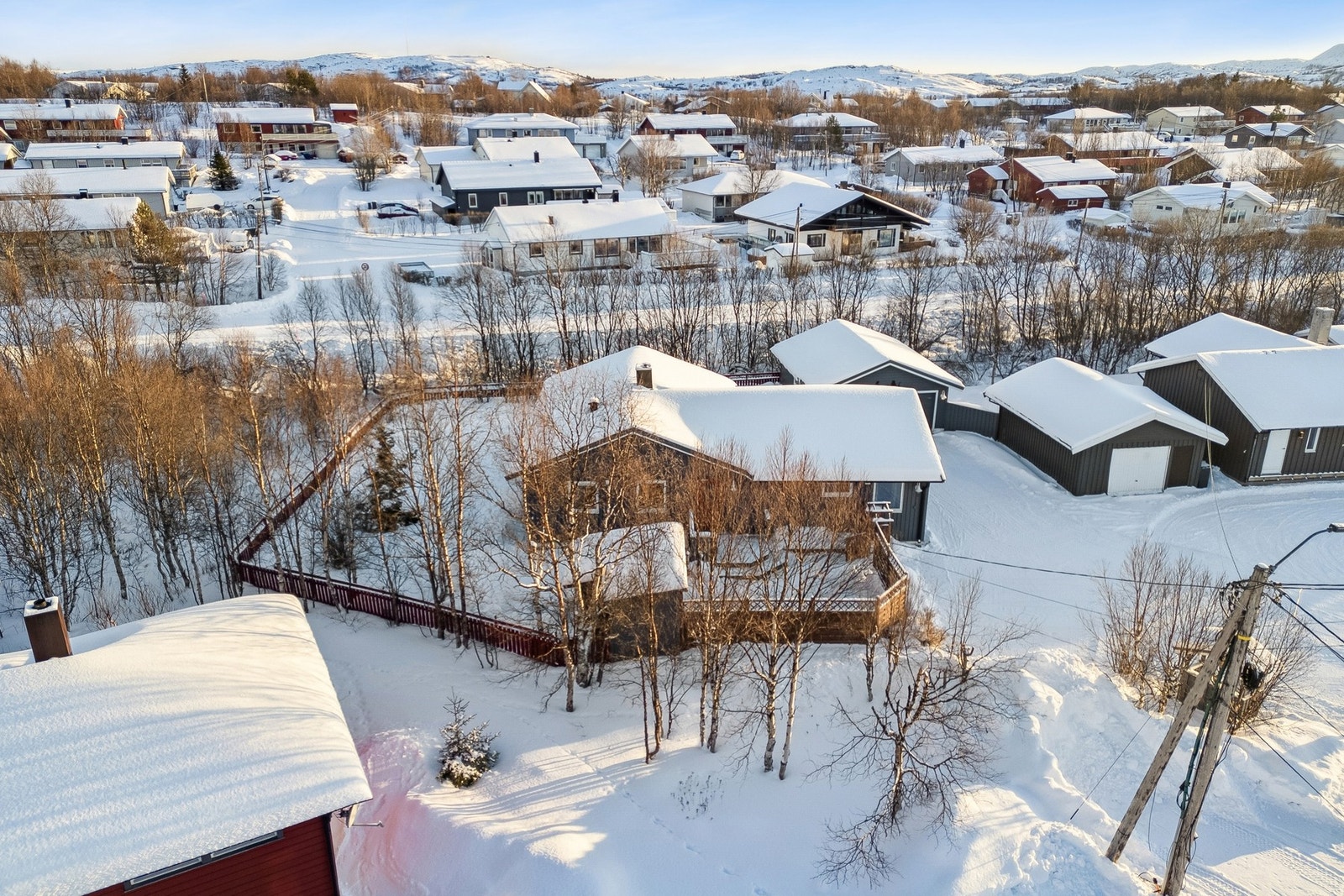 Flott hjørnetomt med skjermet beliggenhet og inngjerdet hage - alt på en attraktiv og familievennlig adresse Galleribilde