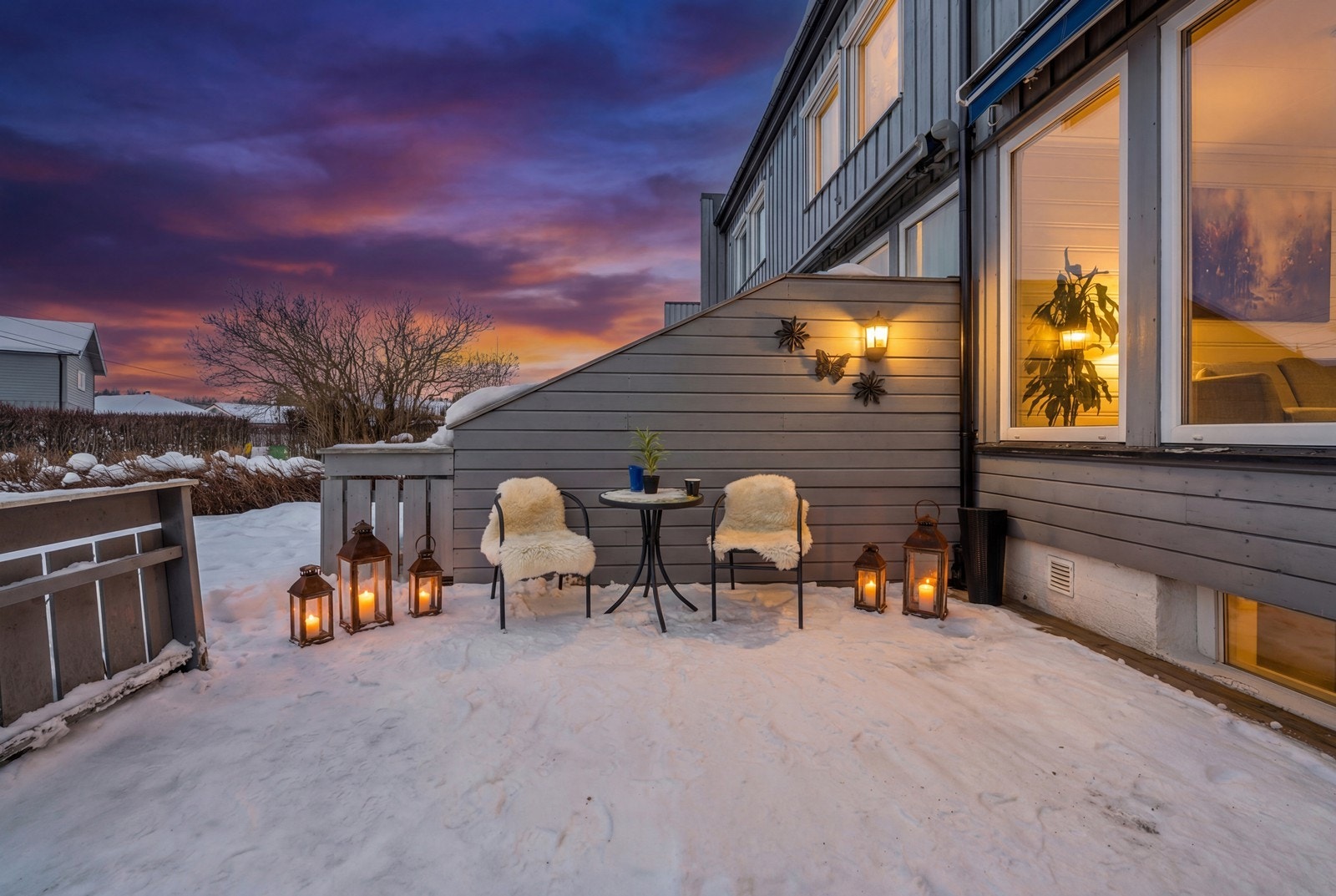 Fra stuen er det utgang til en romslig terrasse på 19 m². Galleribilde