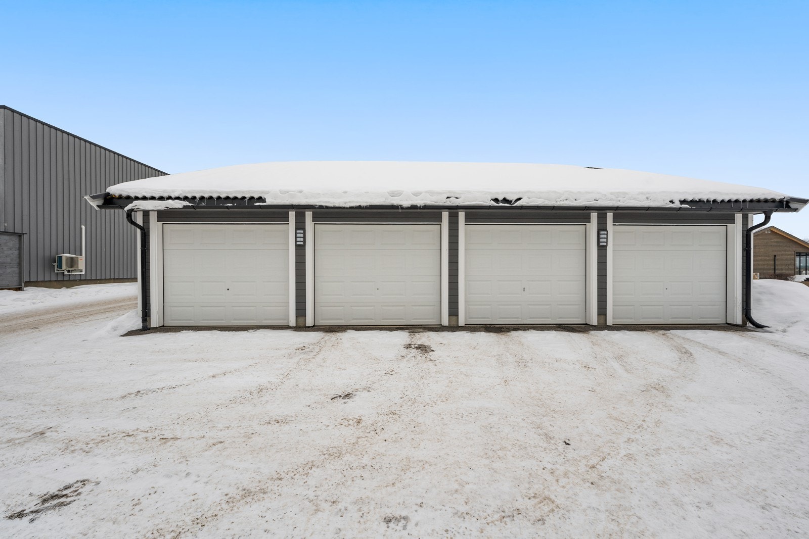 Det medfølger en egen garasjeplass på 17 m² i felles garasjerekke. Galleribilde