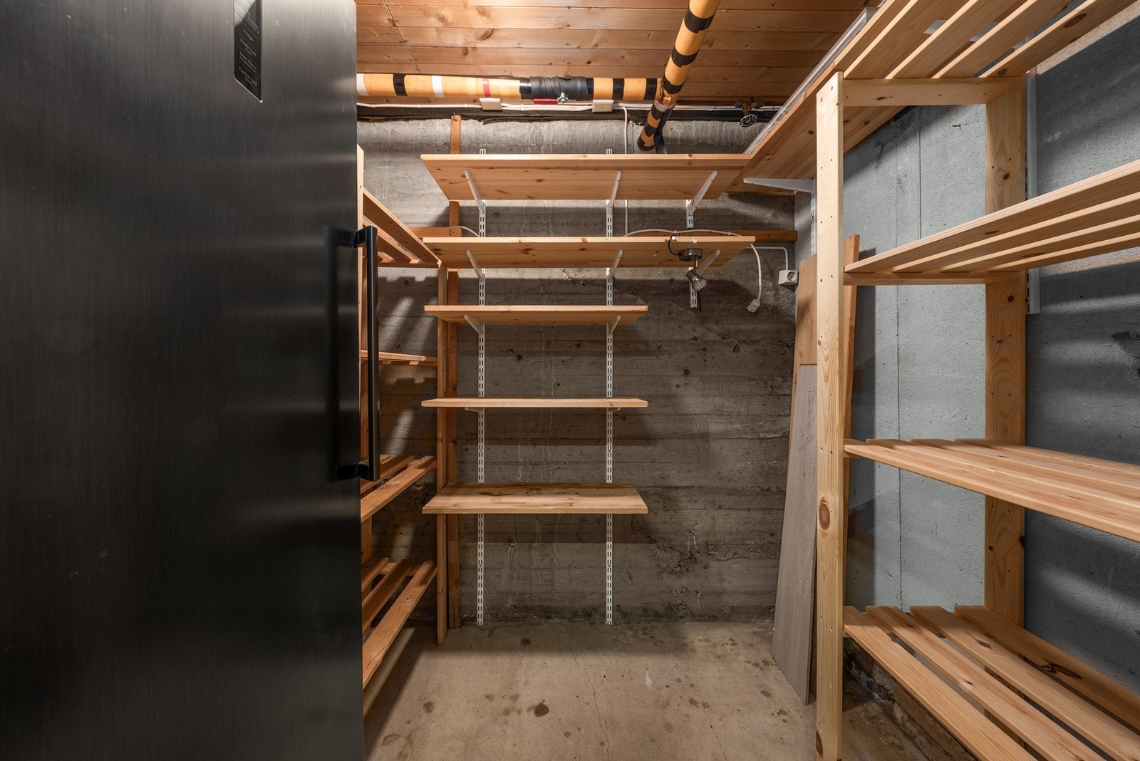 En separat bod i kjelleren gir ytterligere lagringsmuligheter. Galleribilde