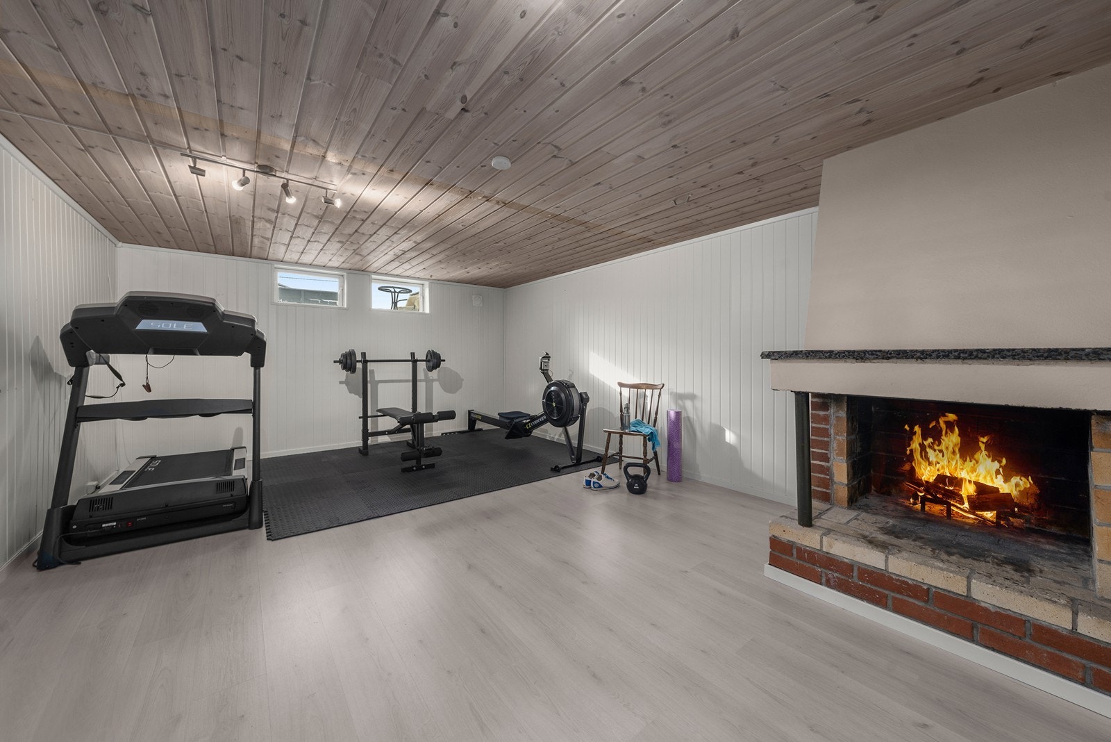 Et fleksibelt rom som kan innredes som TV-stue, treningsrom eller lekerom. Galleribilde