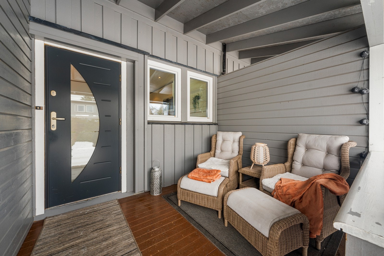 Ved inngangspartiet finner du en hyggelig uteplass på 7 m². Galleribilde