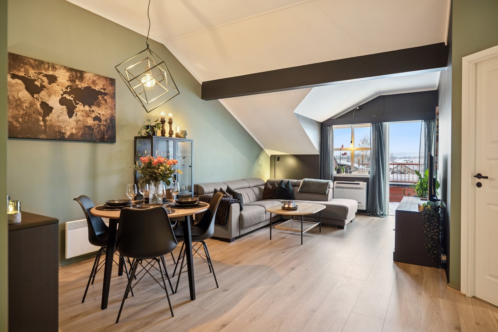 Felleskostnadene inkluderer bla. renter og avdrag for felles lån, tv/internett, kommunale avgifter mm. Galleribilde