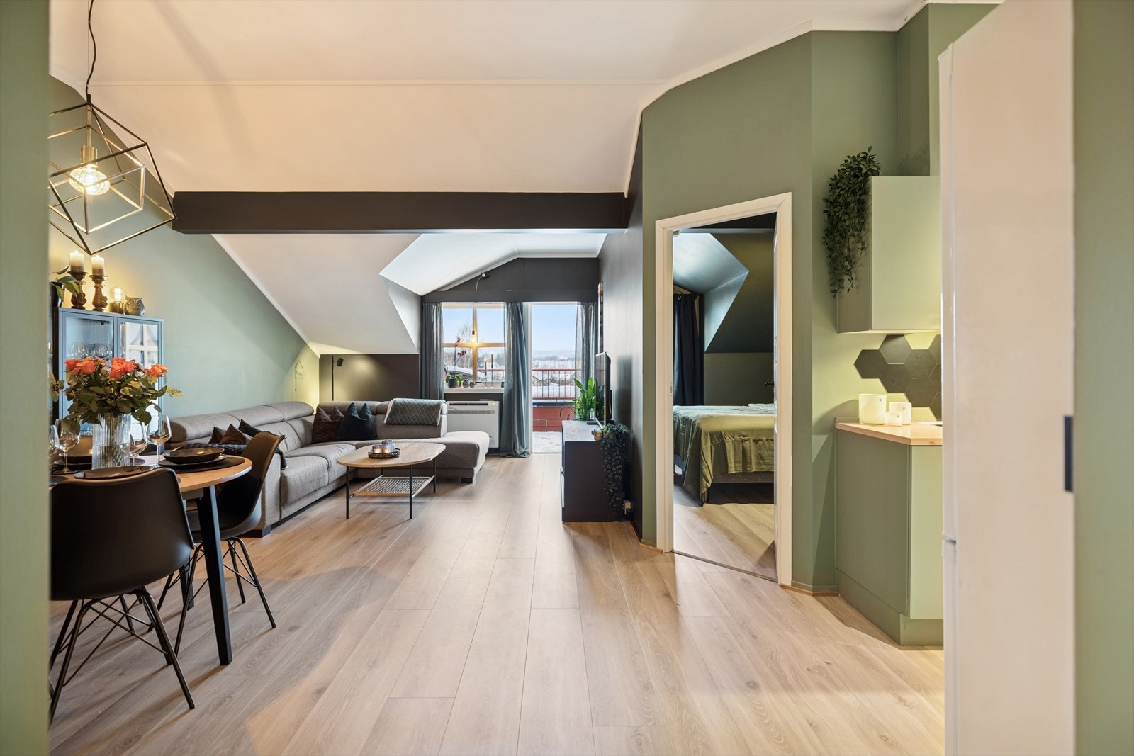 Meierivegen 5A presenteres av DNB Eiendom ved Helge Hågensen og Ruben Oustad. Galleribilde