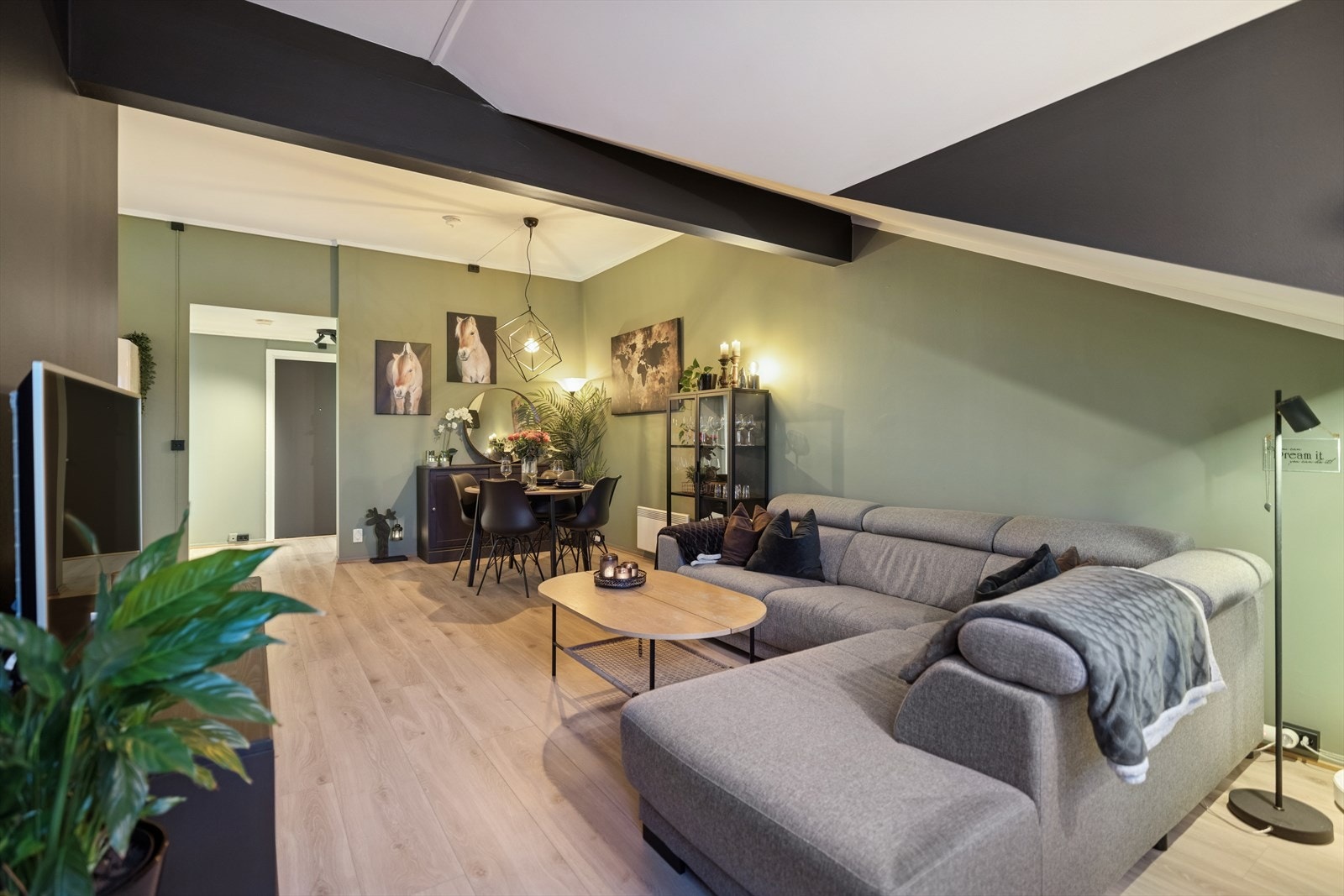 Med et bruksareal på 52 m², har leiligheten en arealeffektiv utnyttelse av plassen. Galleribilde