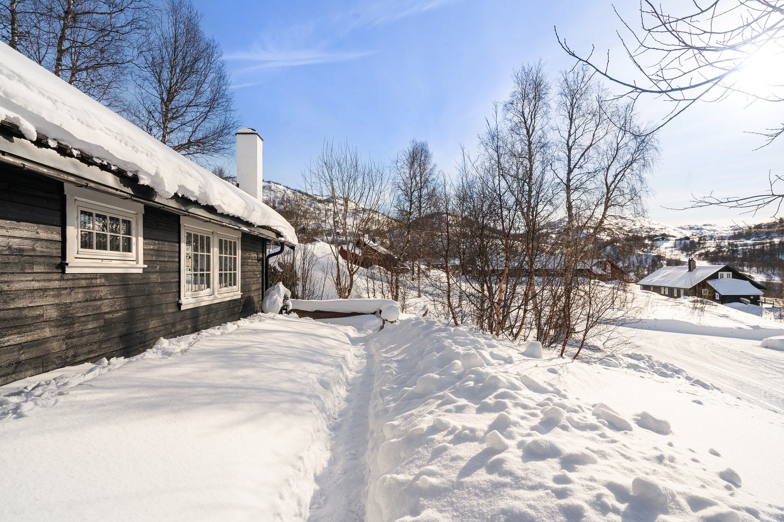 Terrassen er sørvest vendt med gode solforhold og plass til utemøblement. Galleribilde