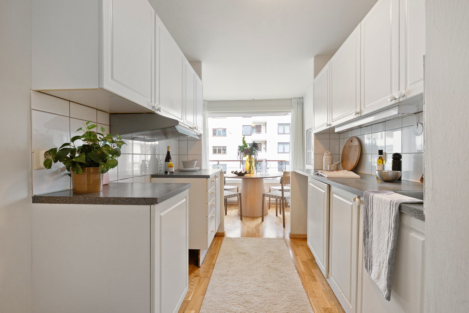 Opplegg for komfyr, oppvaskmaskin og kjøl/fryseskap. Galleribilde