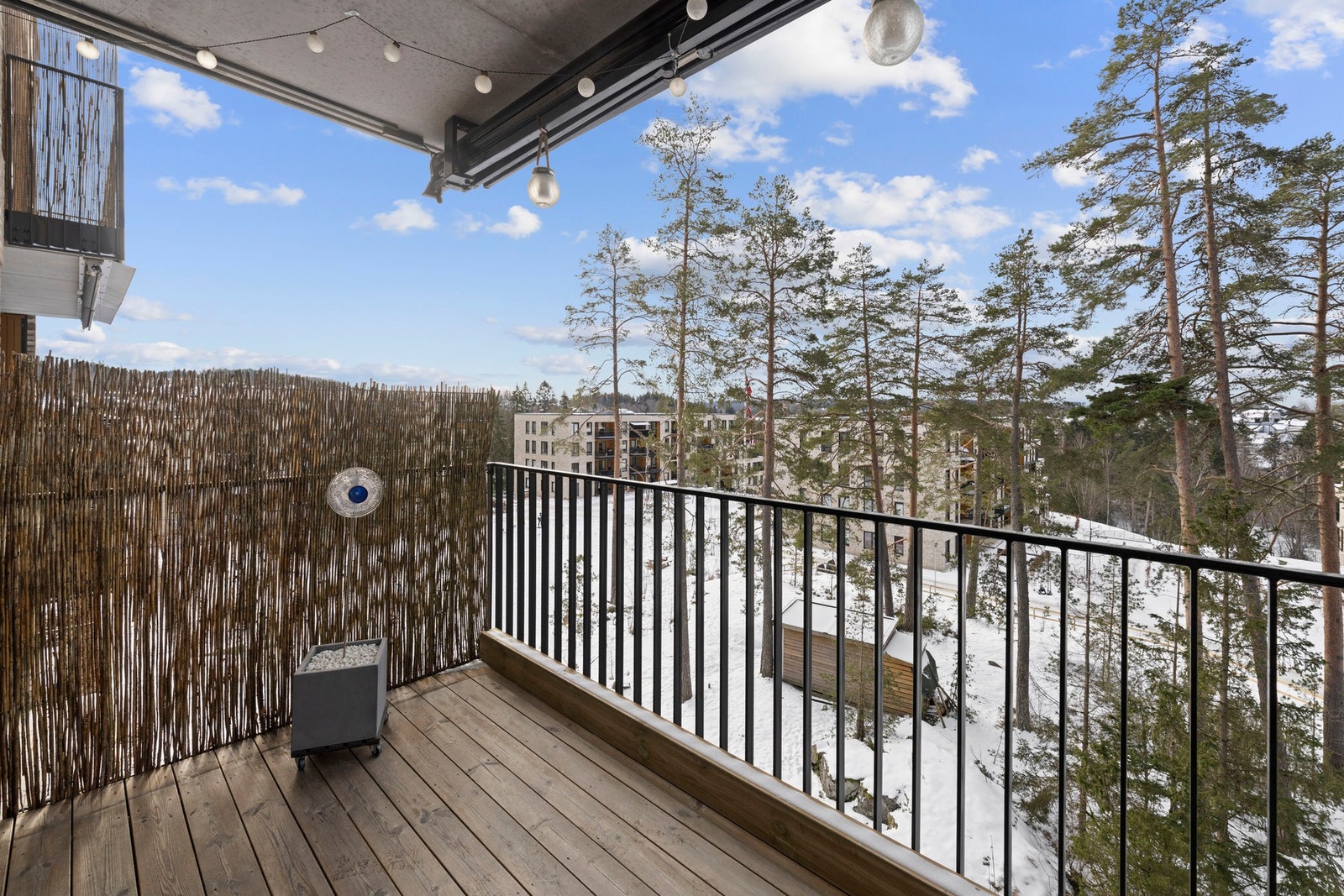 Her kan du trekke ut i frisk luft og nyte utsikten. Galleribilde