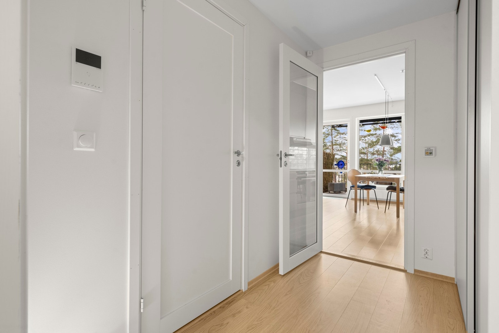 Velkommen inn i en lys og luftig bolig. Galleribilde