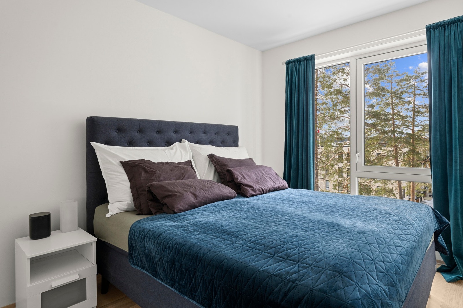 Et innbydende rom som gir en behagelig start og avslutning på dagen. Galleribilde