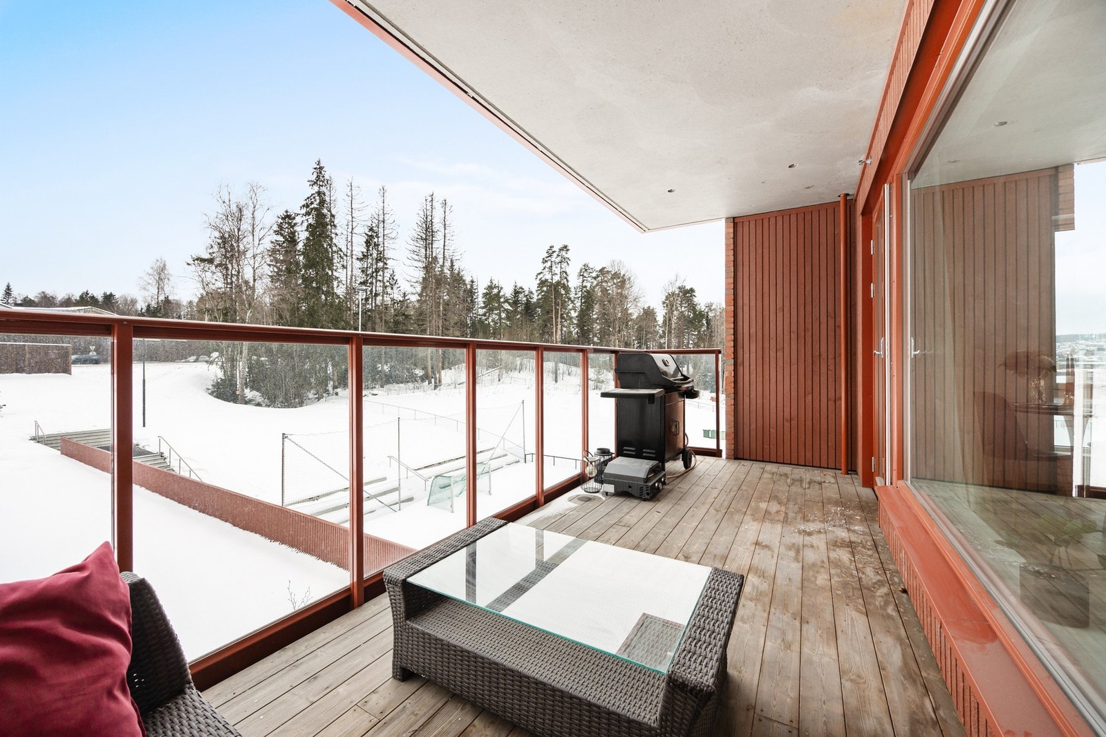 På den vestvendte balkongen er det god plass til utemøbler, grill, etc. Galleribilde