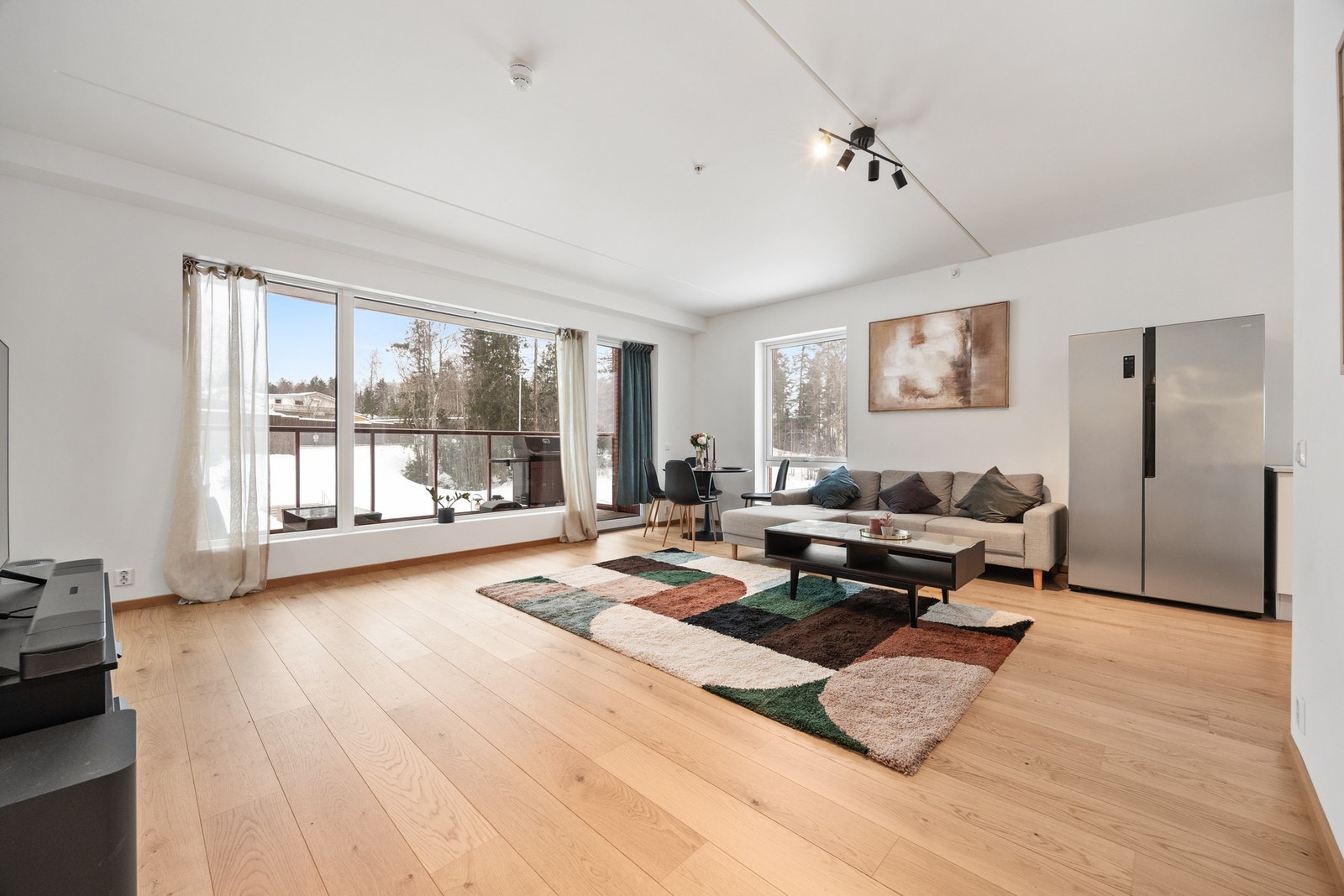 Fra stuen er det utgang til den vestvendte balkongen Galleribilde