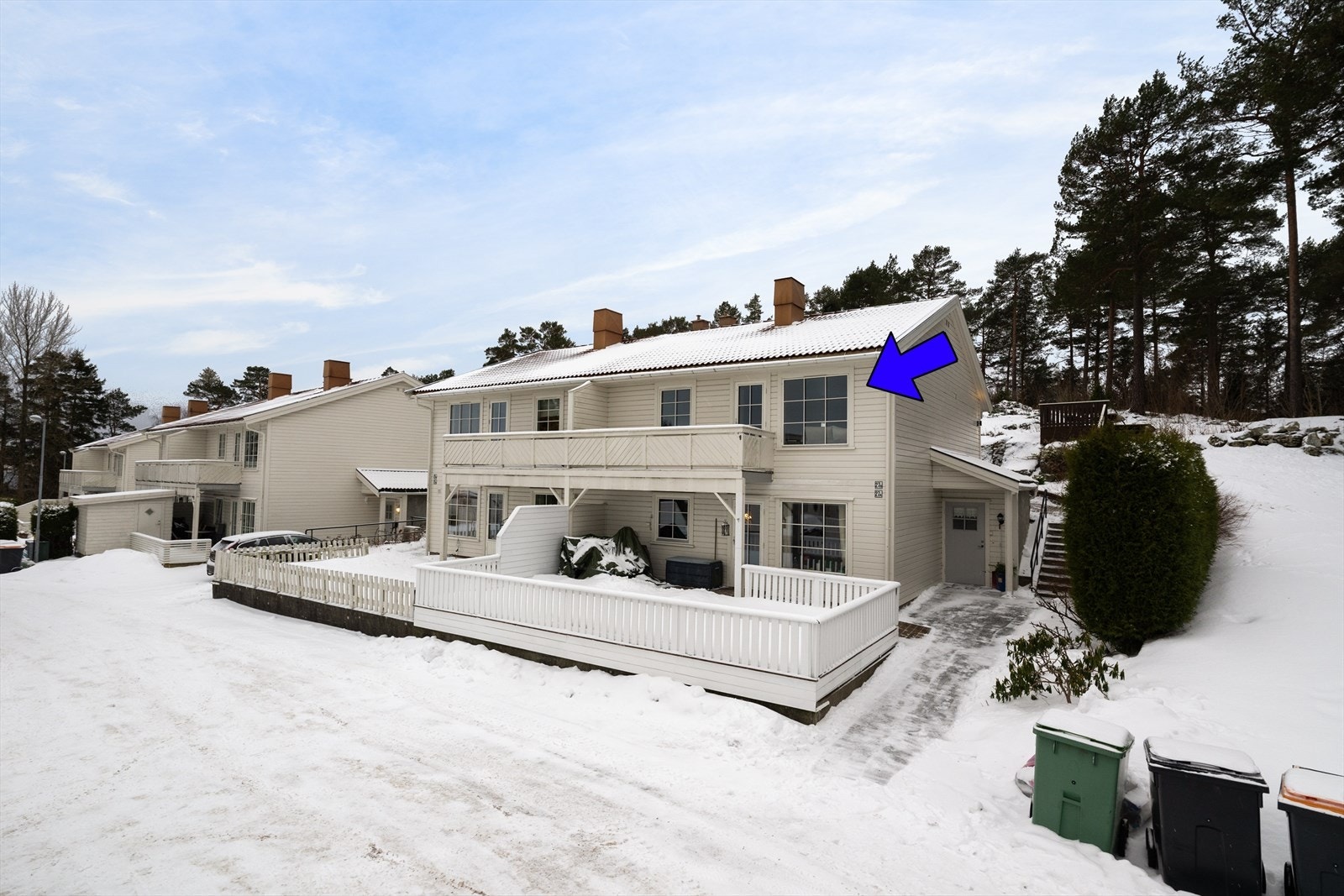 Borettslaget ligger tilbaketrukket og barnevennlig til, i stille og rolige omgivelser, med kort vei til dagligvare, barnehager og skoler. Galleribilde