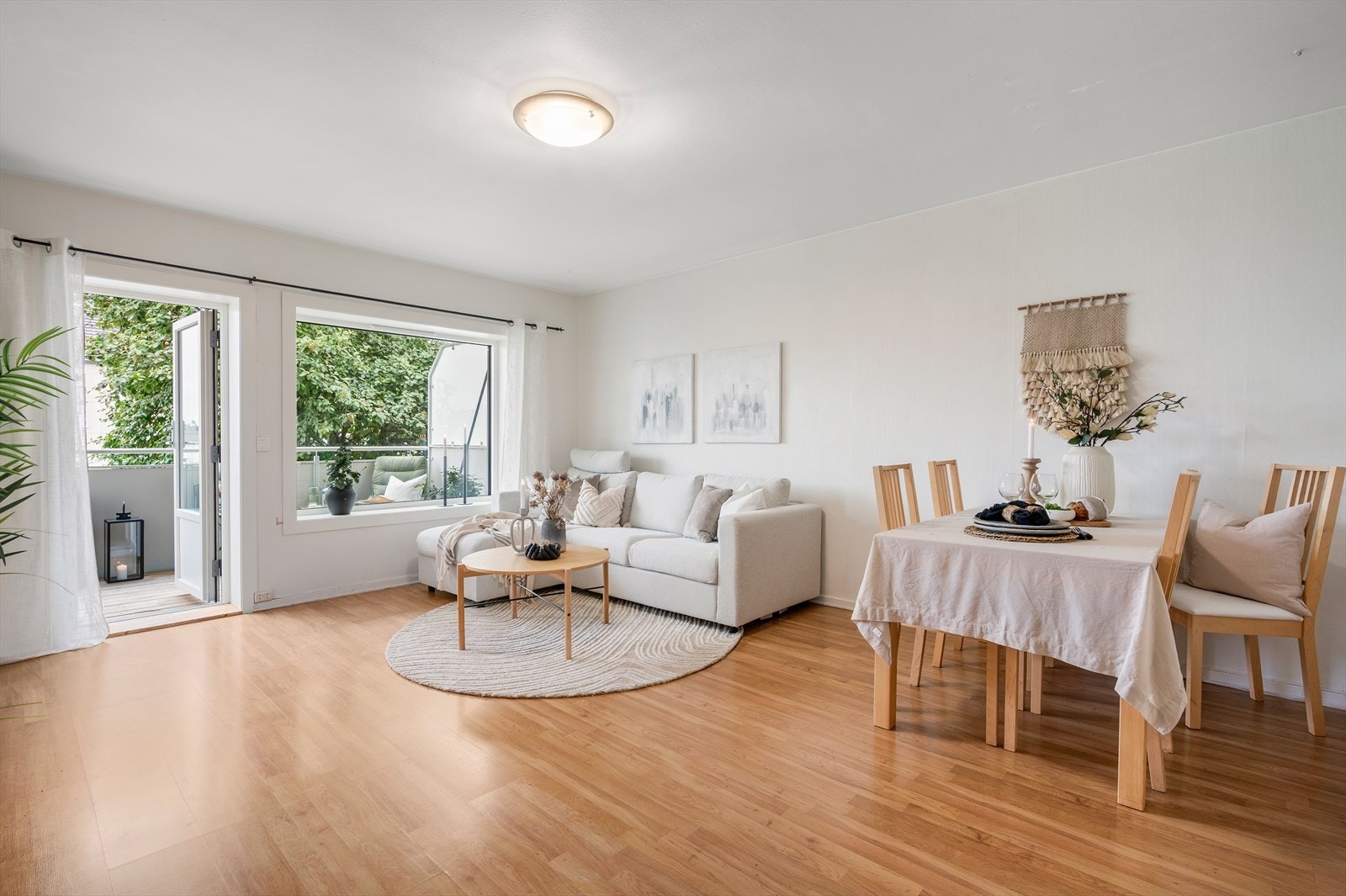 Heimdal Eiendomsmegling v/Henrik Midtøy har gleden av å presentere en lys og romslig leilighet på populære Sverresborg. Foto: Interiørfoto. Galleribilde